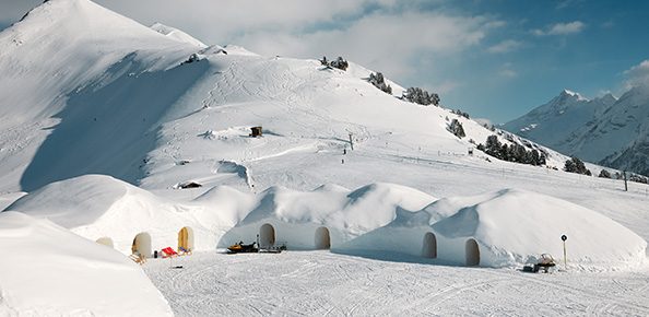 Schneelandschaft mit Iglus